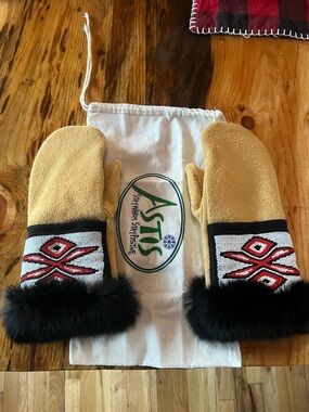 Astis Suede Beaded Fur-Trim Mittens ‘Niewoo’ style